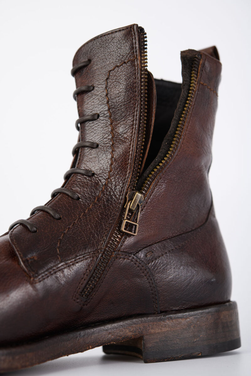 SLOANE timber-brown commando boots. - Image 8