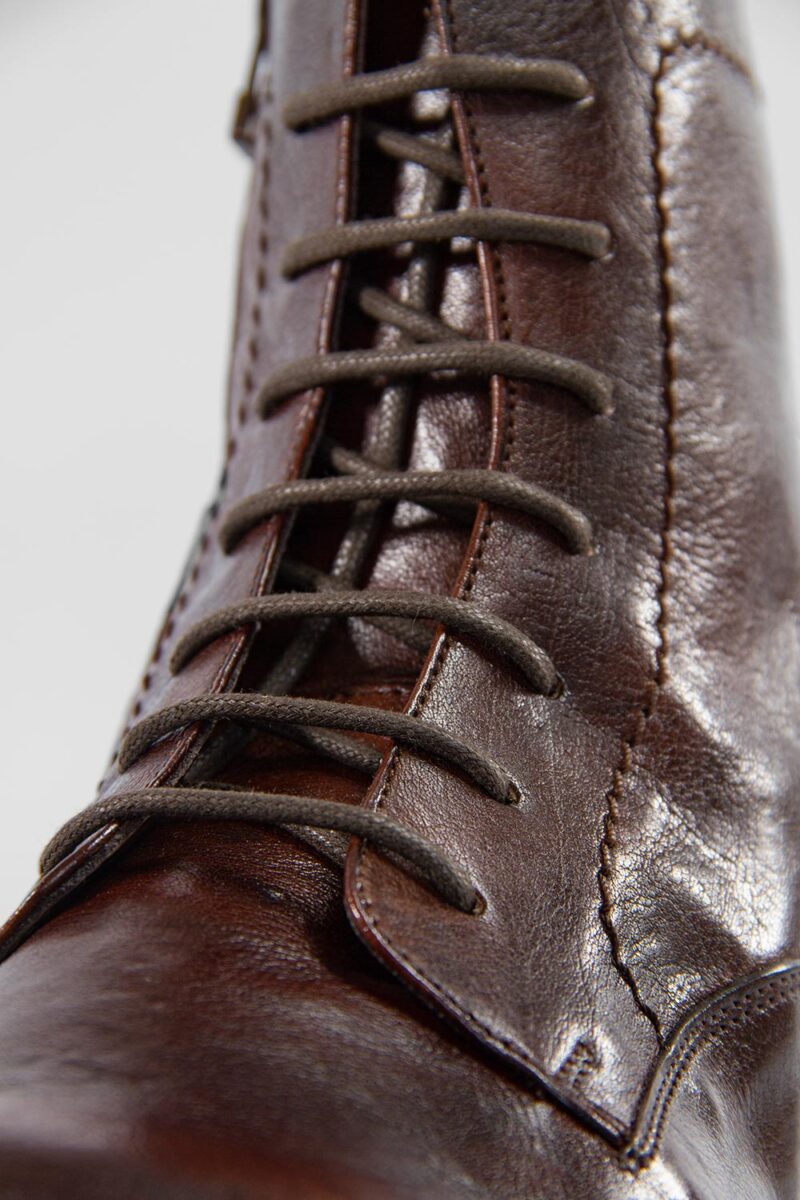 SLOANE timber-brown commando boots. - Image 14