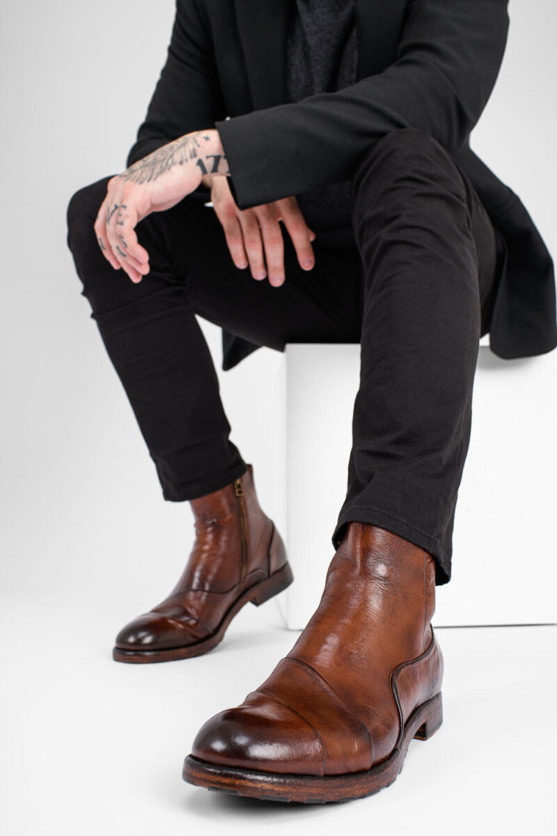 ASTON EDGE cognac laceless ankle boots. - Image 3