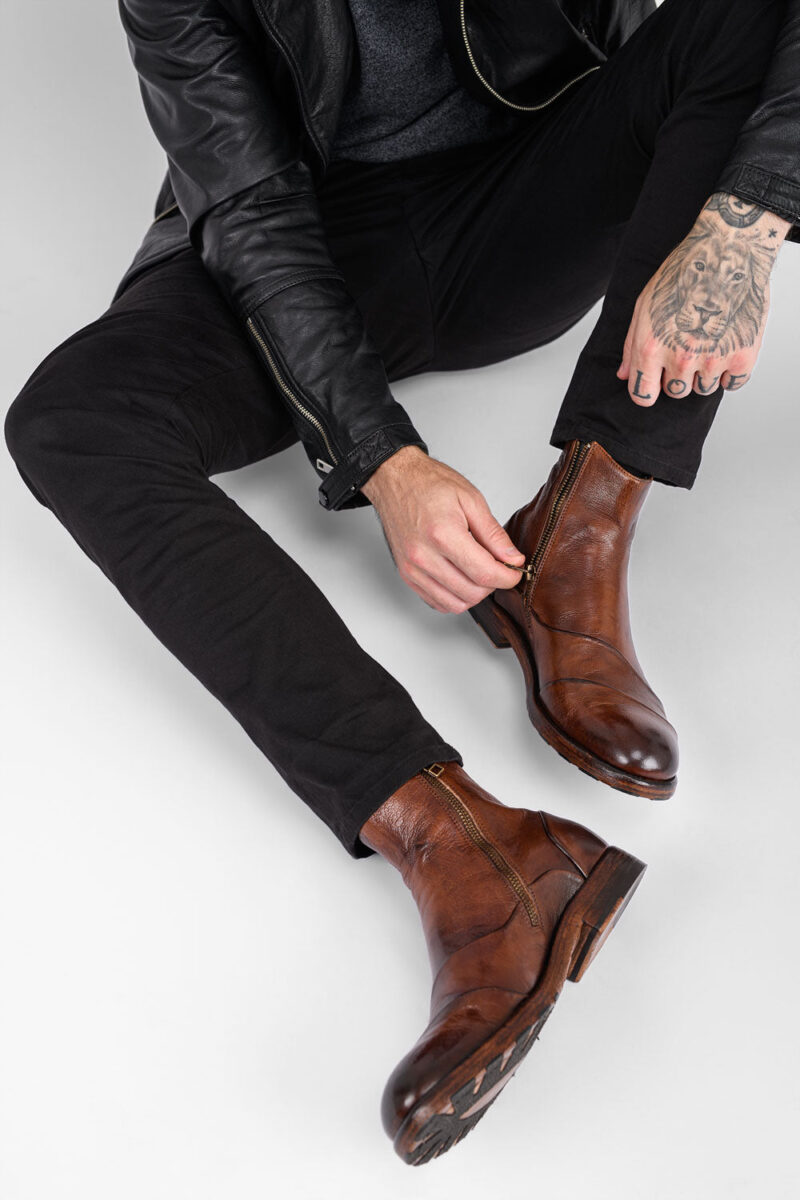 ASTON EDGE cognac laceless ankle boots. - Image 9