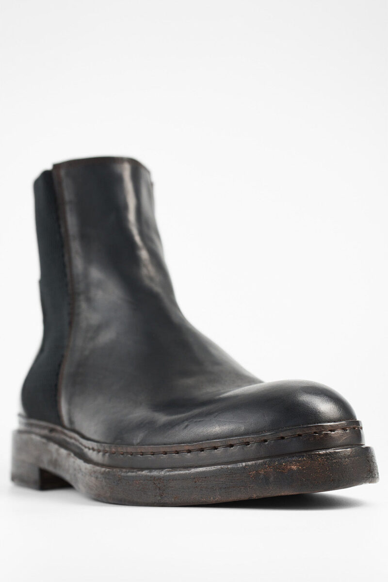 YALE matte-black welted chelsea boots. - Image 9