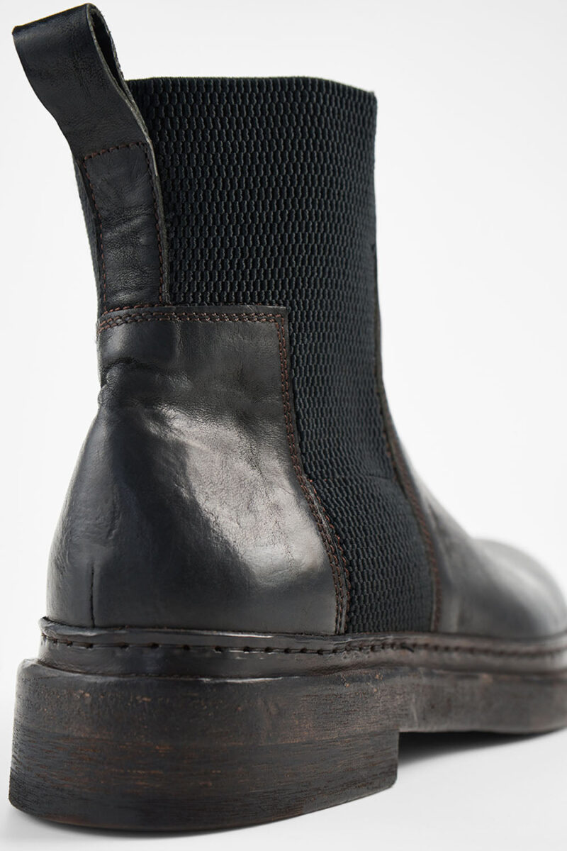 YALE matte-black welted chelsea boots. - Image 7