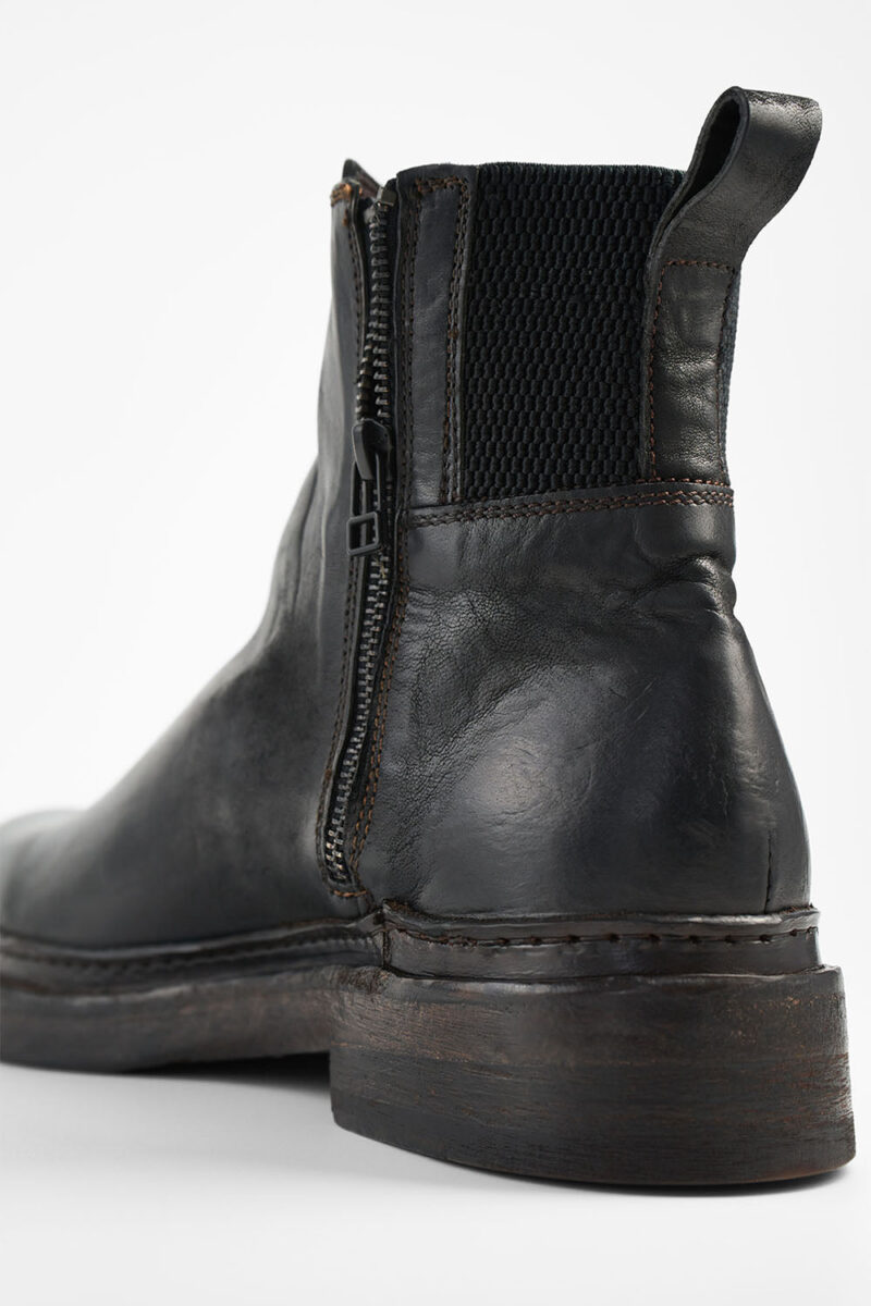 YALE matte-black welted chelsea boots. - Image 8