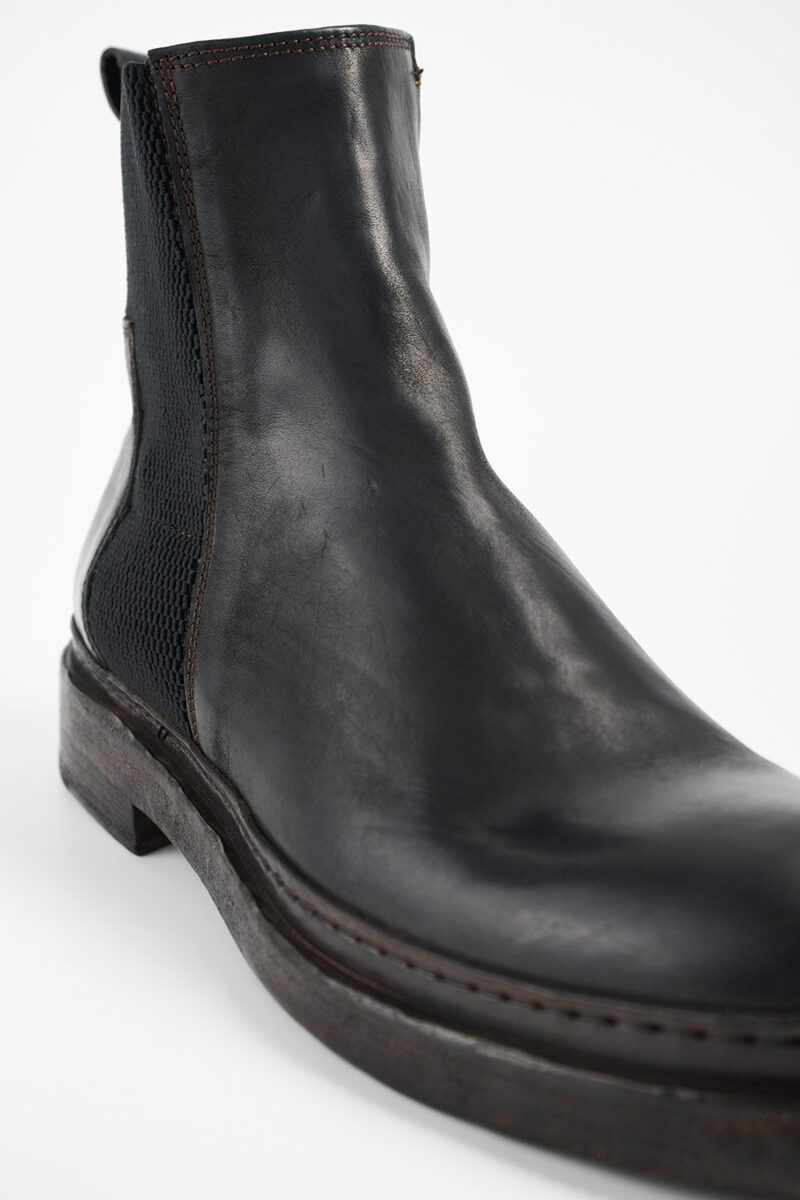 YALE matte-black welted chelsea boots. - Image 12