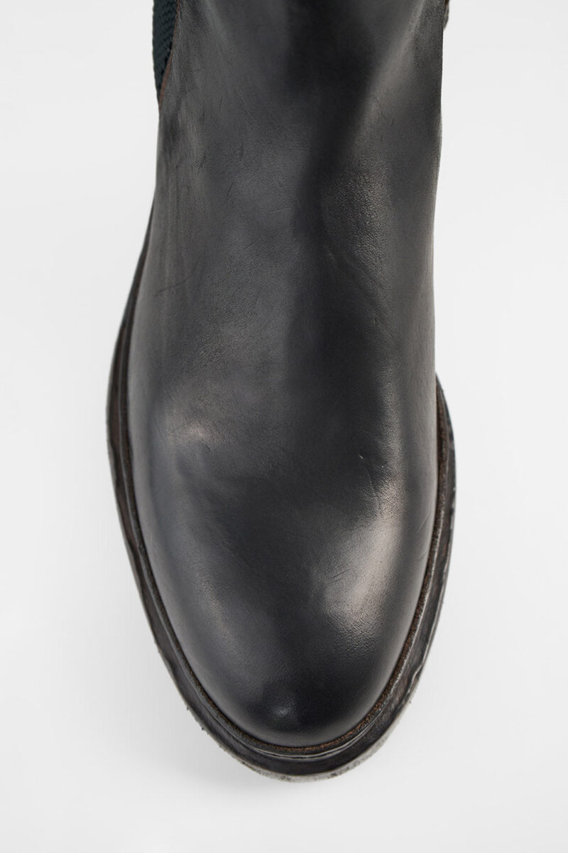 YALE matte-black welted chelsea boots. - Image 13