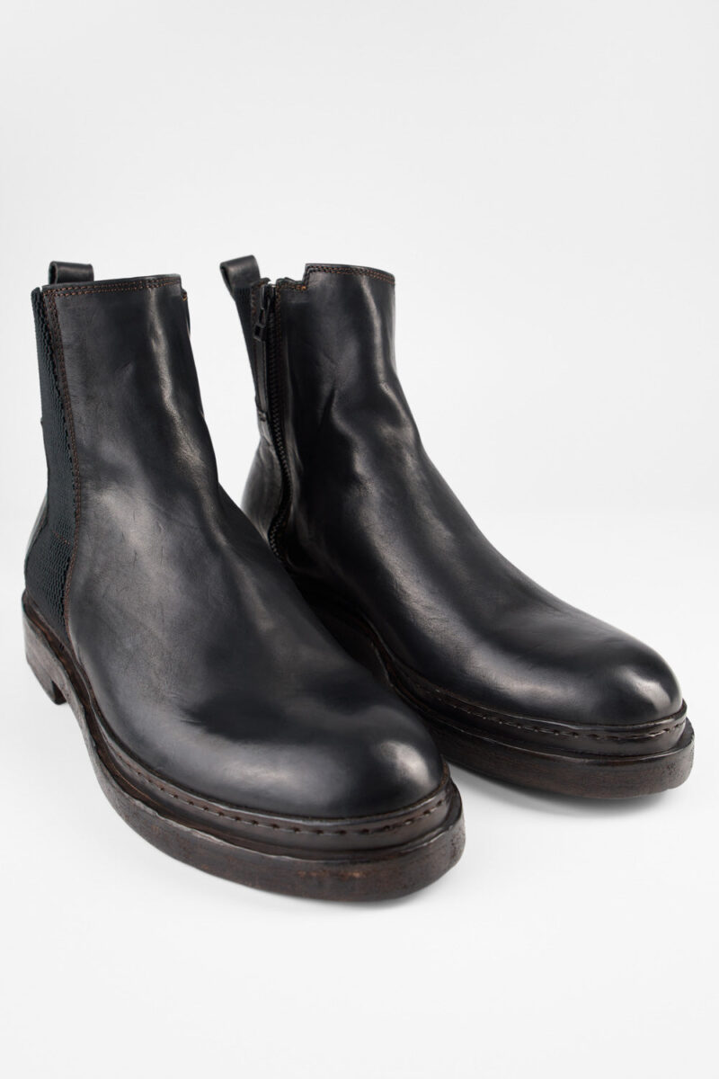 YALE matte-black welted chelsea boots. - Image 2