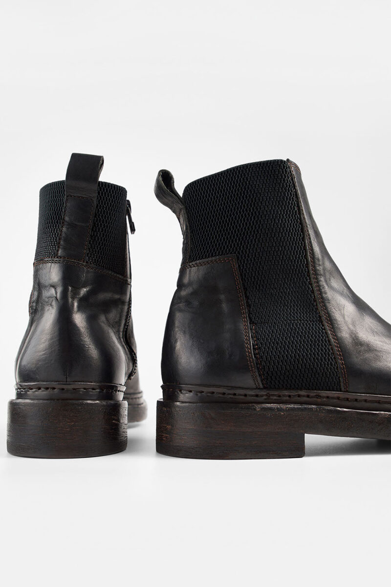 YALE matte-black welted chelsea boots. - Image 11