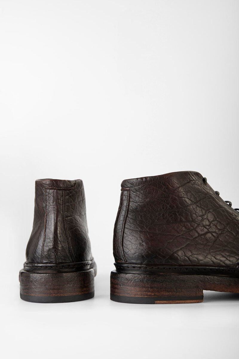 YORK cigar-brown grained welted chukka boots. - Image 9