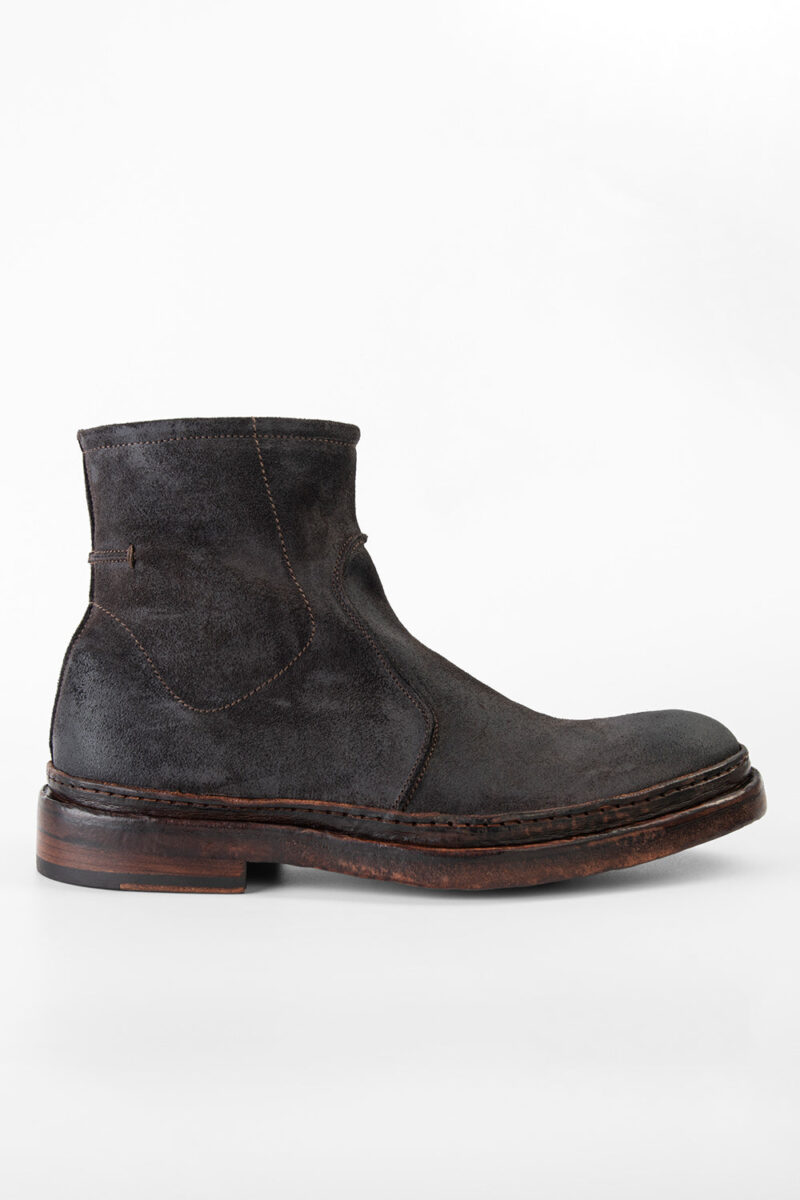 YORK lava-grey suede welted laceless boots.