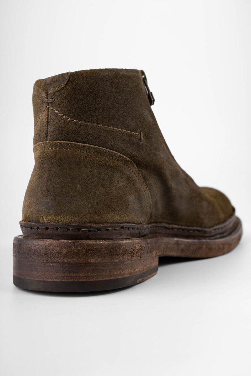 YORK tundra-brown suede welted chukka boots. - Image 10