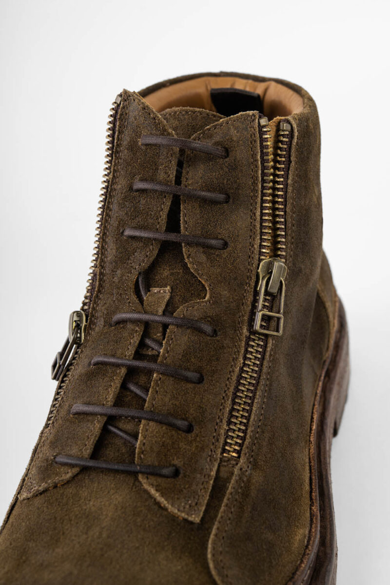 YORK tundra-brown suede welted chukka boots. - Image 12