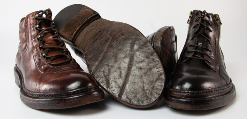 YORK cigar-brown grained welted chukka boots. - Image 11