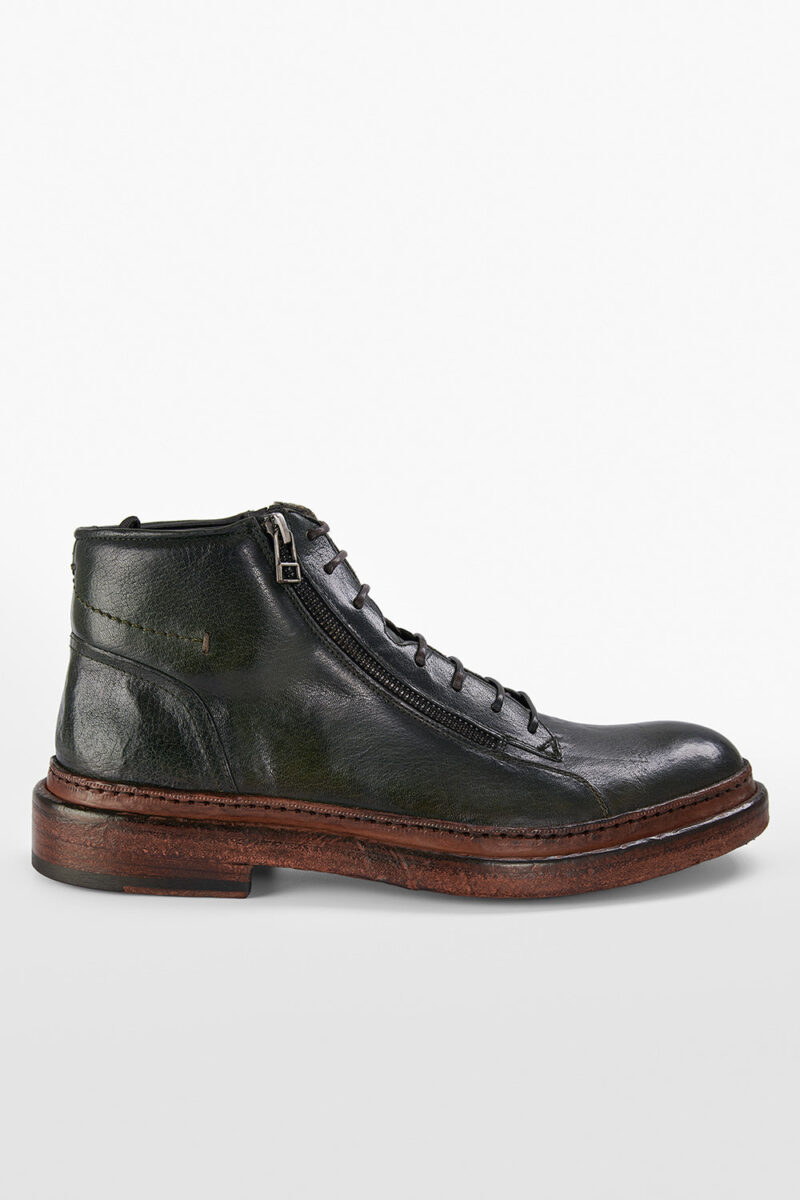 YORK dark-green welted chukka boots.